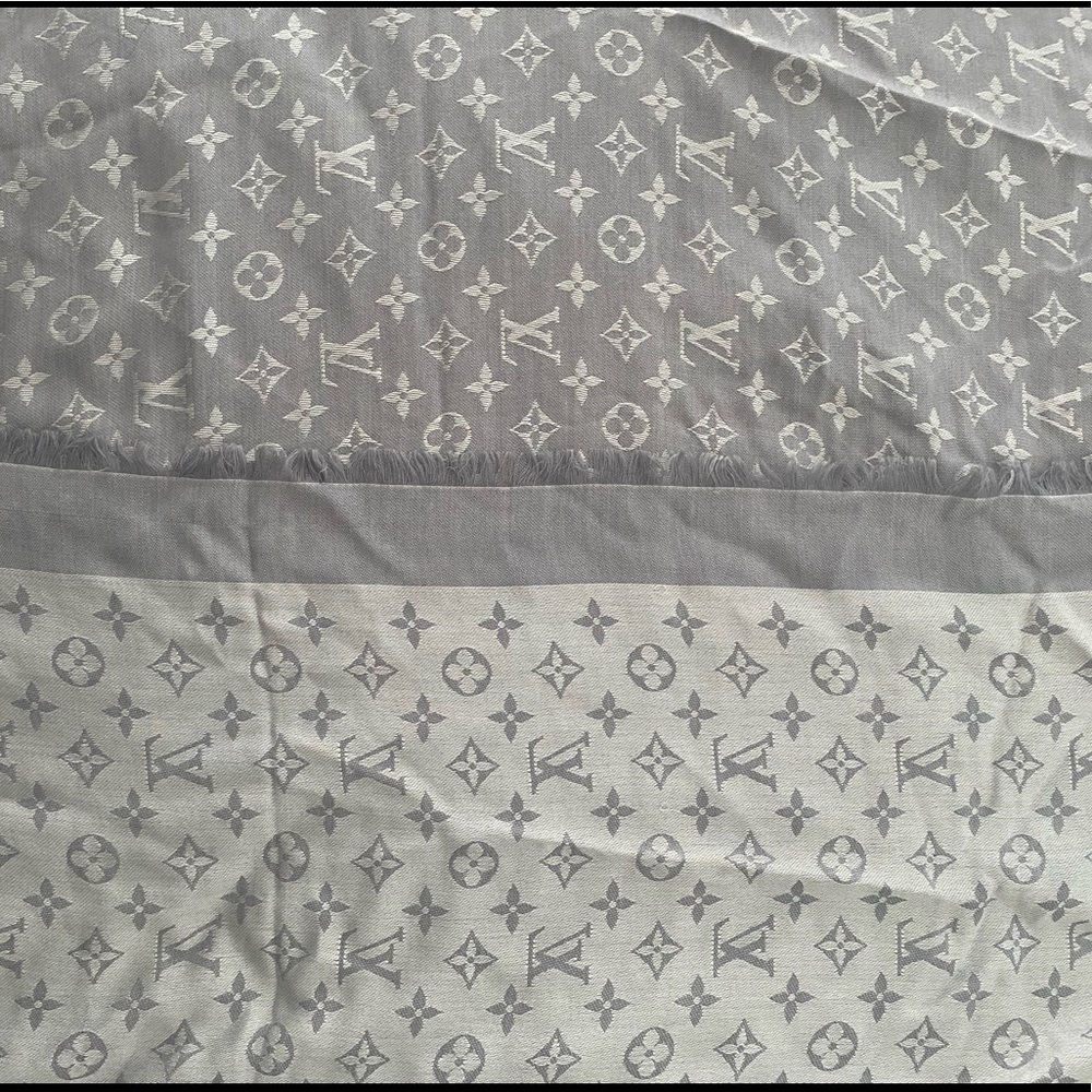 Louis Vuitton monogram shawl (scarf) - Picture 4 of 8